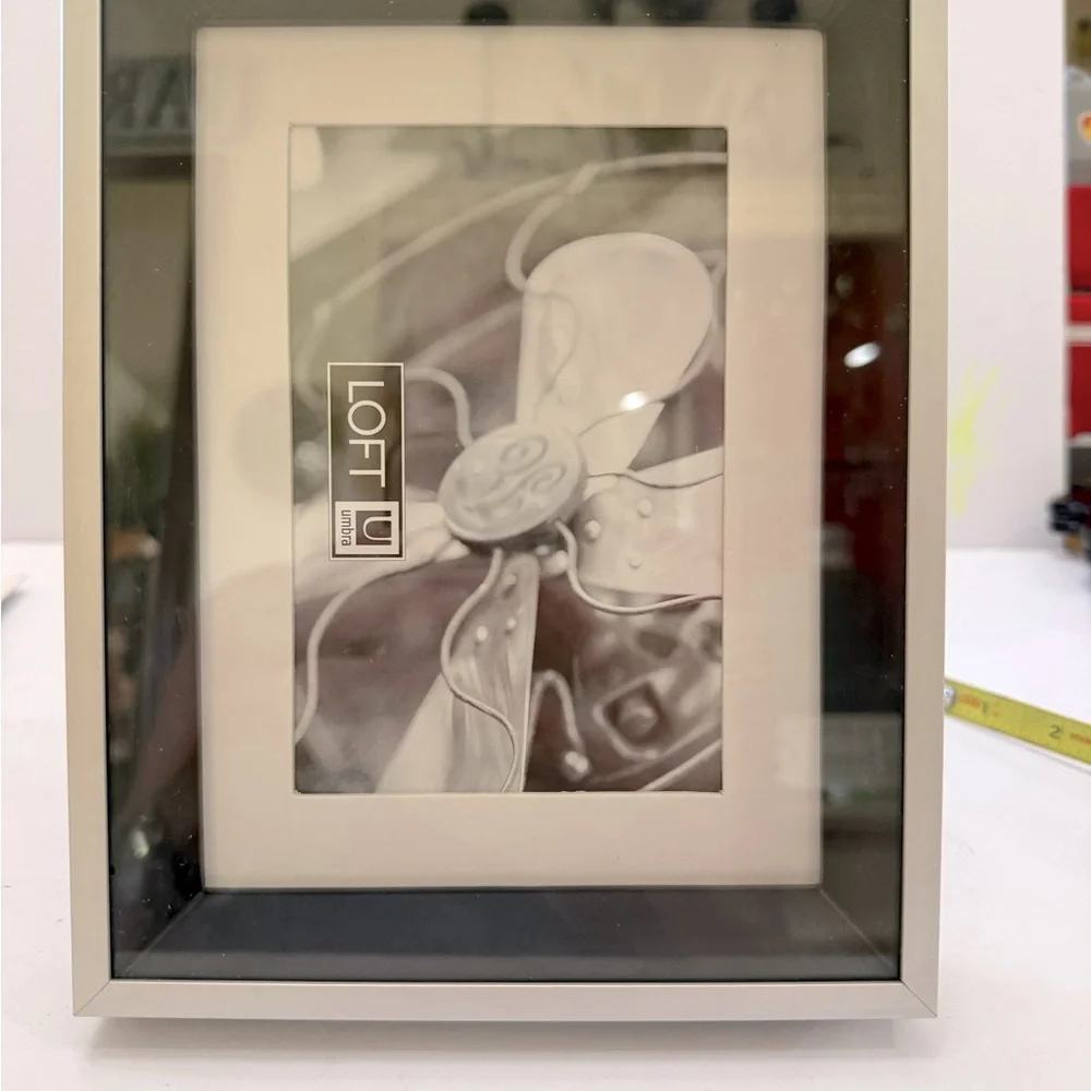 New. Shadow box picture frame for 4X6 blk/ brushed nickel